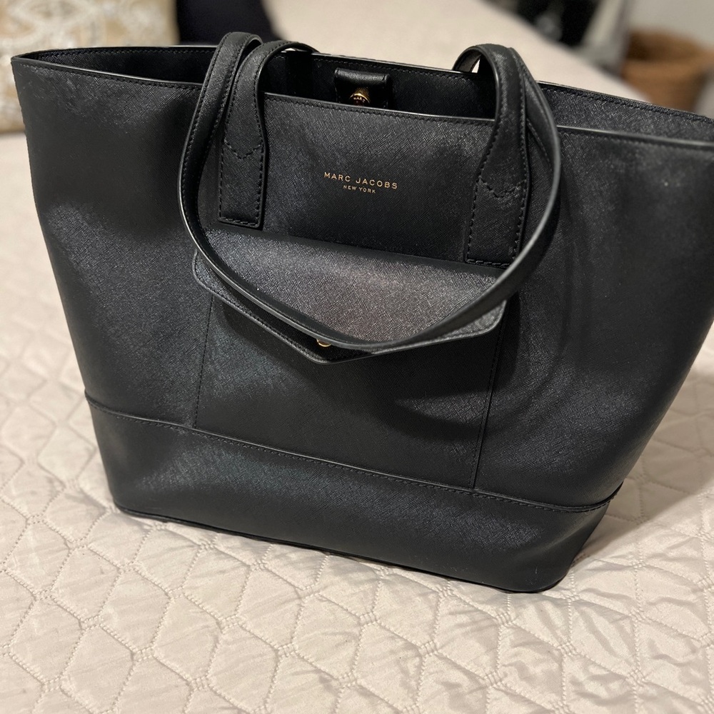 The perfect tote for work. | Marc Jacobs